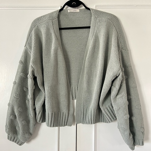 moon & madison Sweaters - Muted mint green colour cropped balloon sleeved cardigan. Size XL.
